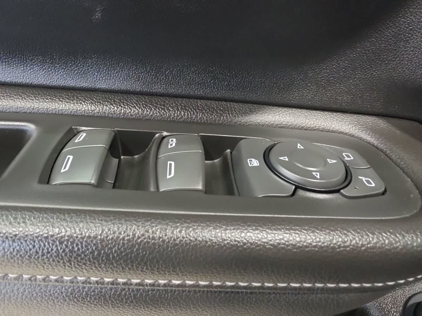 Used 2022 GMC Terrain SLT w/ Infotainment Package II AWD/4WD image 22