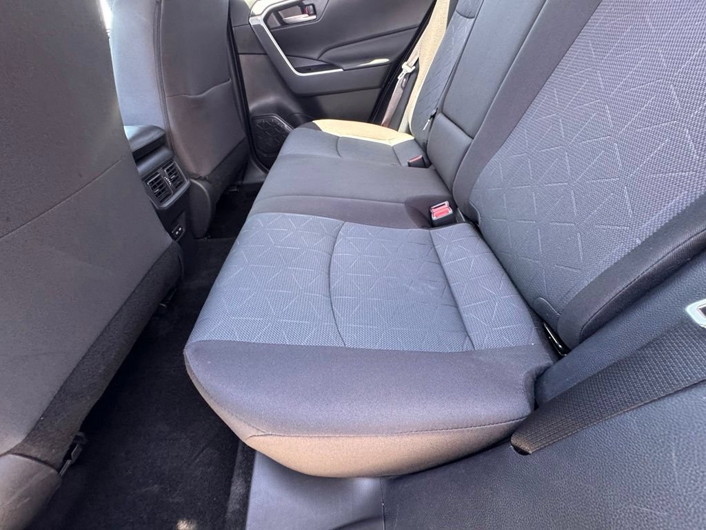 Used 2025 Toyota RAV4 XLE FWD image 29