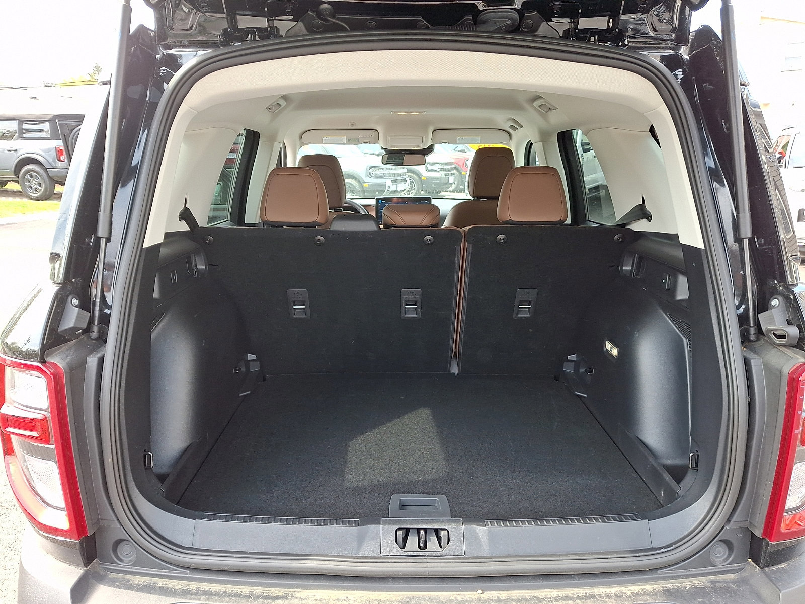 Certified 2025 Ford Bronco Sport Outer Banks w/ Outer Banks Tech Package+ AWD/4WD image 28