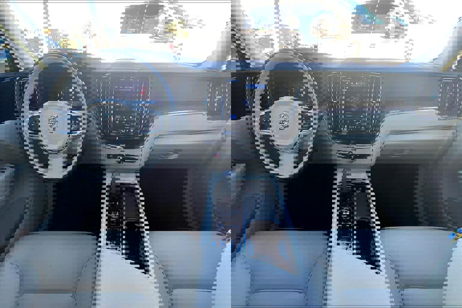 Used 2022 Volvo XC60 B5 Momentum w/ Protection Package Premier image 15