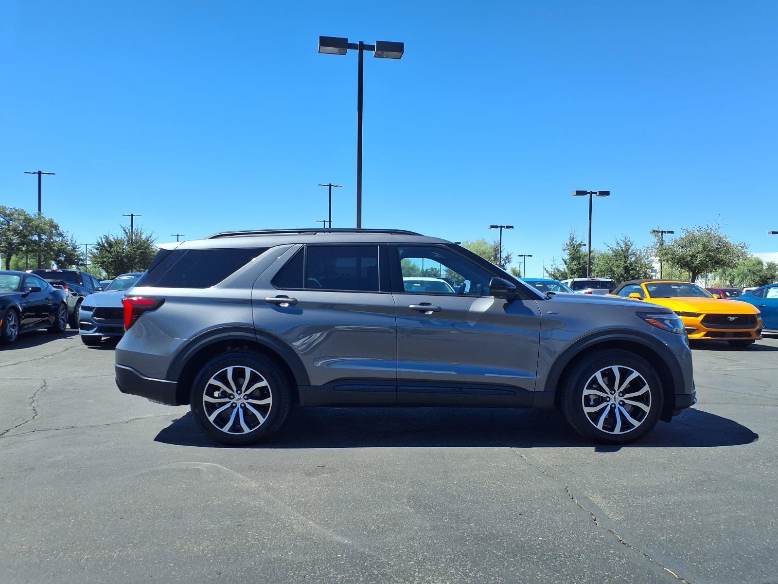 Certified 2025 Ford Explorer ST-Line RWD image 7