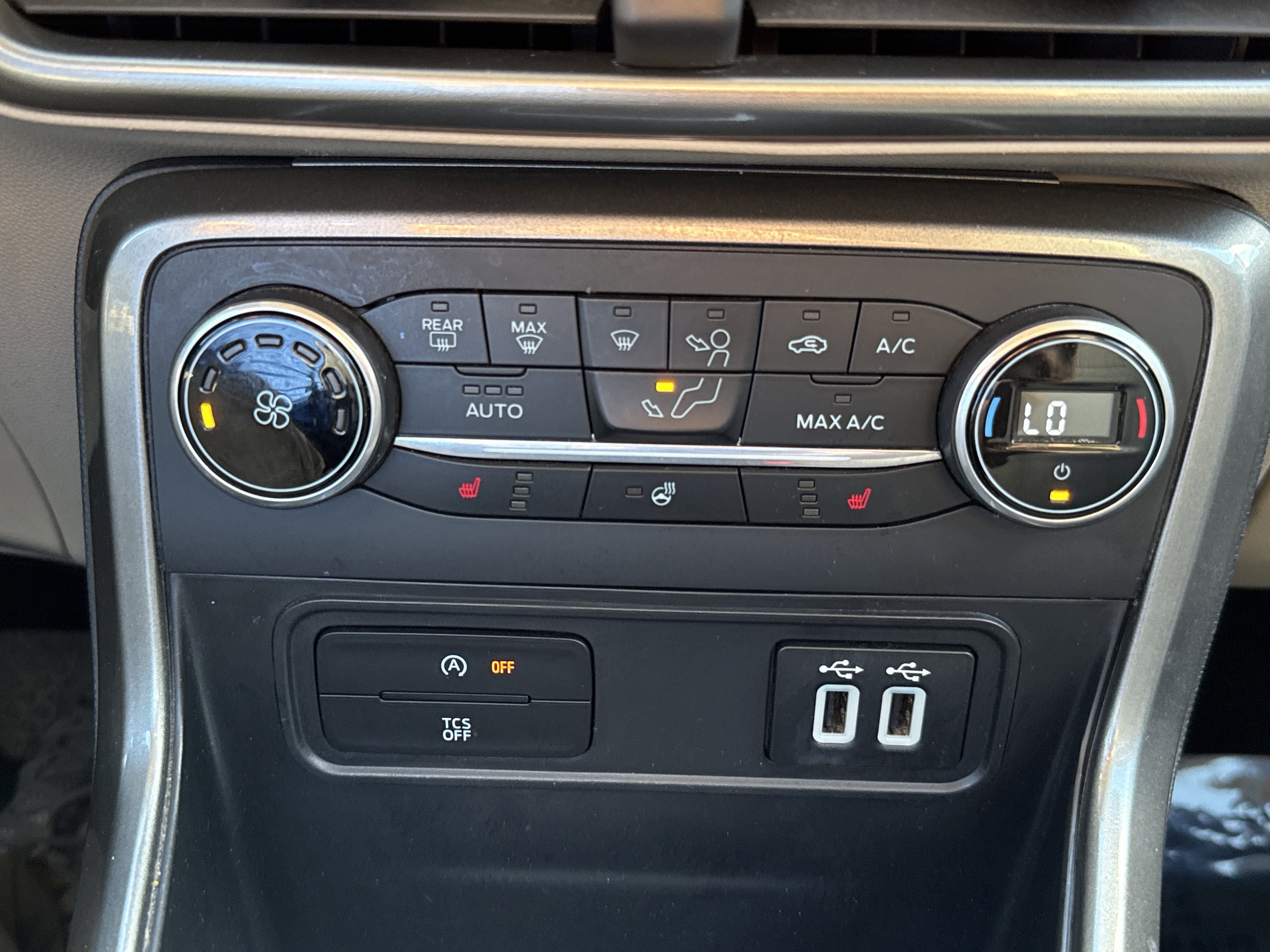 Certified 2018 Ford EcoSport SE w/ SE Cold Weather Package image 22