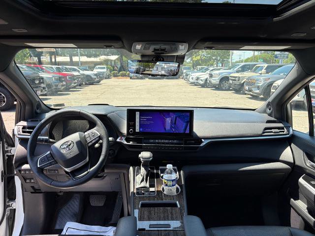 Used 2025 Toyota Sienna Platinum AWD/4WD image 12
