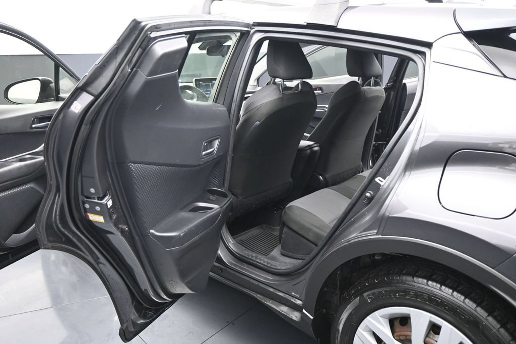 Used 2020 Toyota C-HR LE FWD image 15