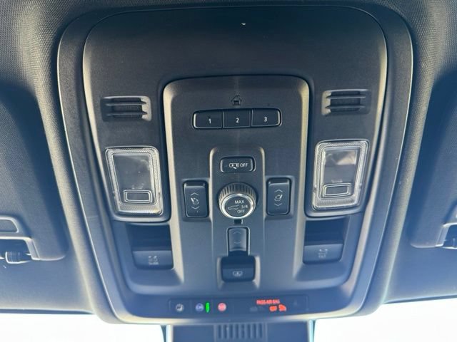 Used 2024 GMC Yukon XL Denali AWD/4WD image 31