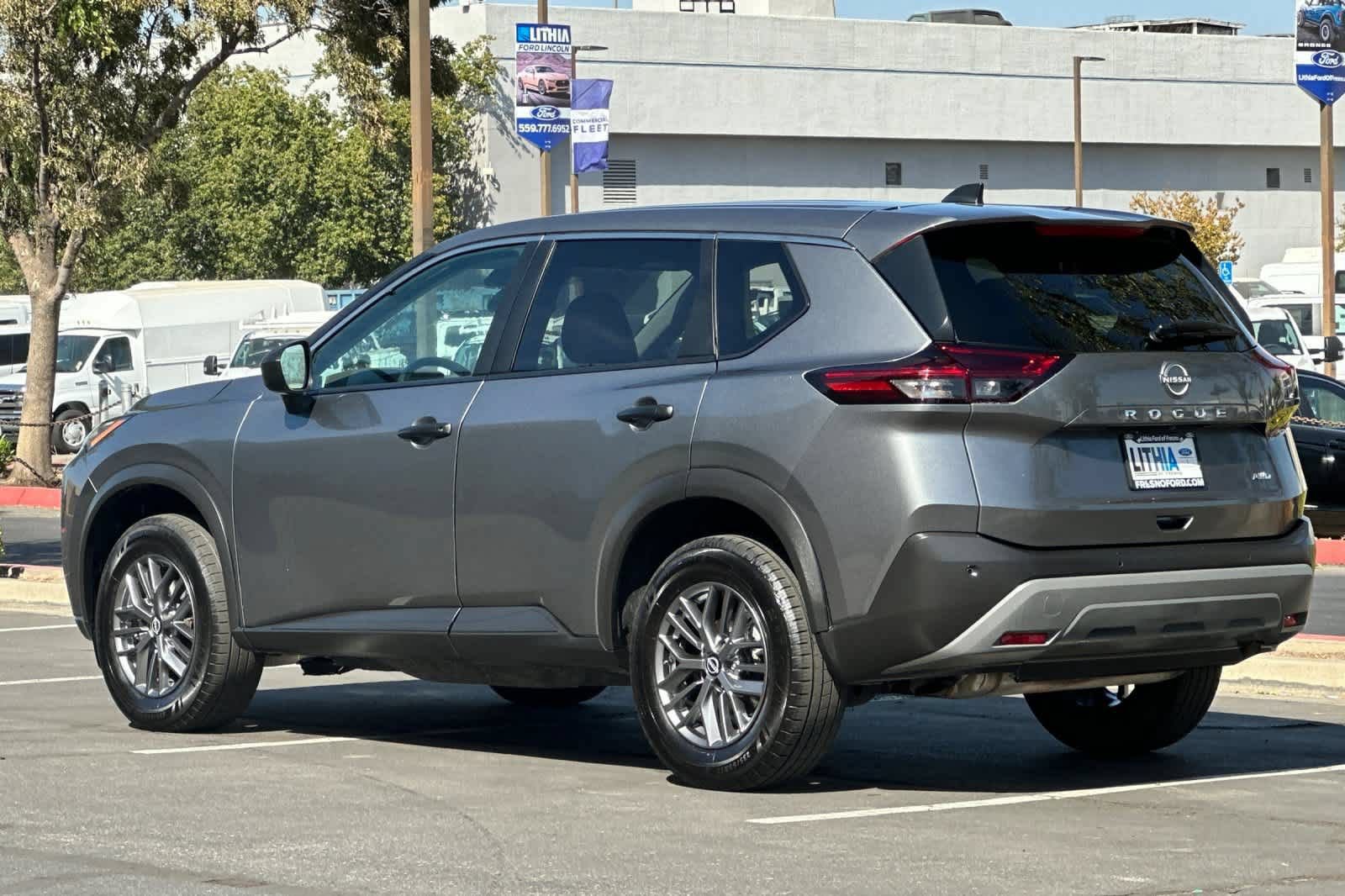 Used 2023 Nissan Rogue S AWD/4WD image 7