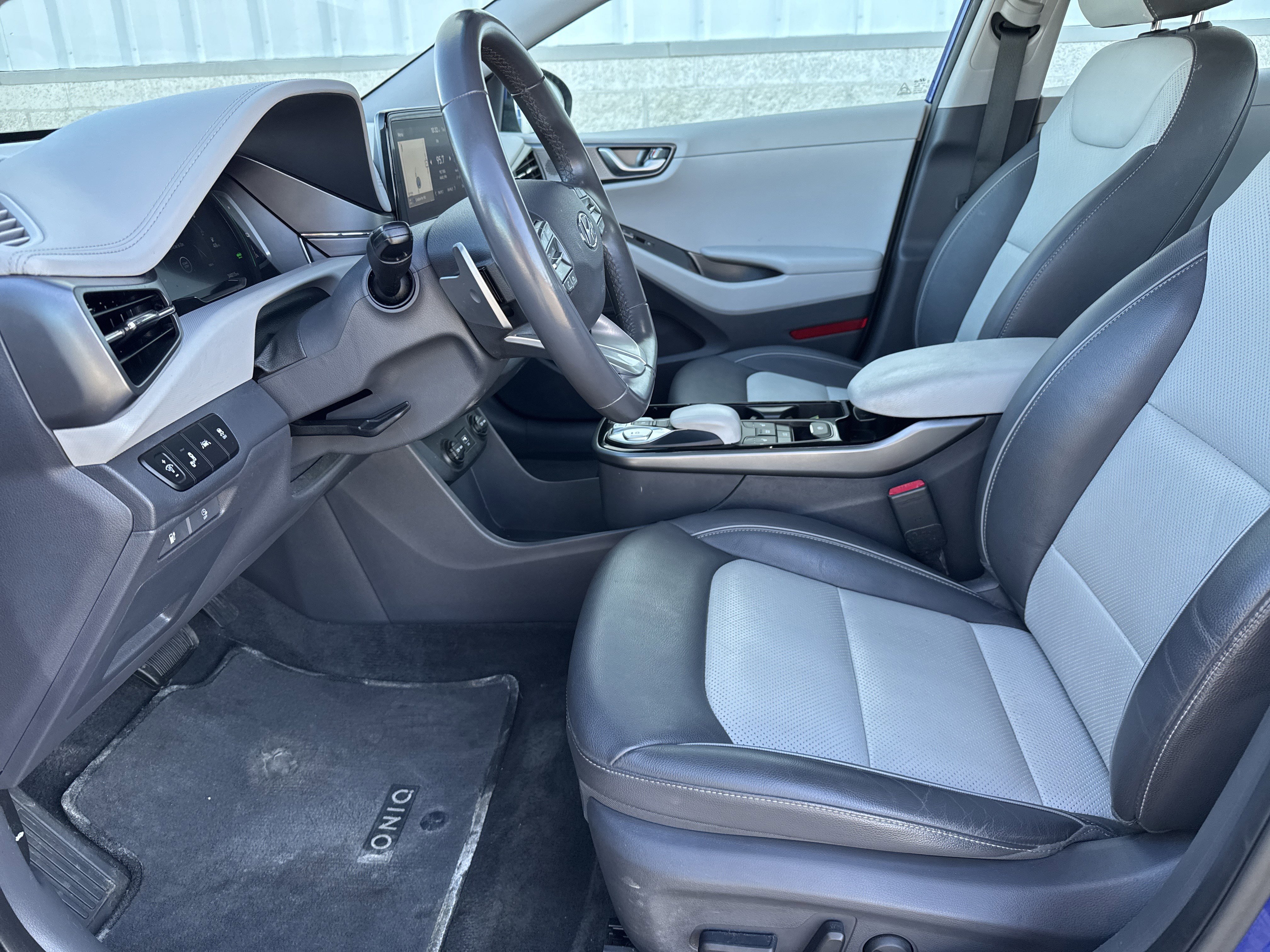 Used 2020 Hyundai Ioniq Limited image 17