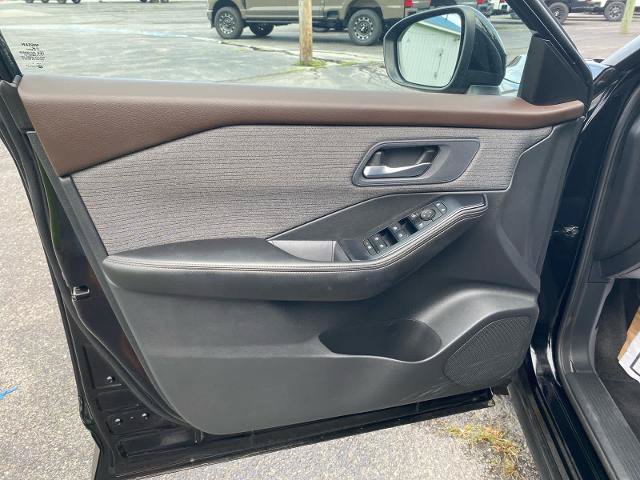 Used 2022 Nissan Rogue SV AWD/4WD image 15