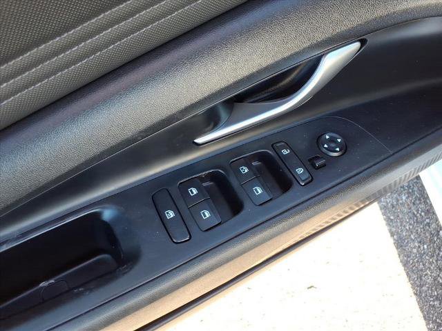 Used 2021 Hyundai Elantra SEL w/ Convenience + Premium Package image 21