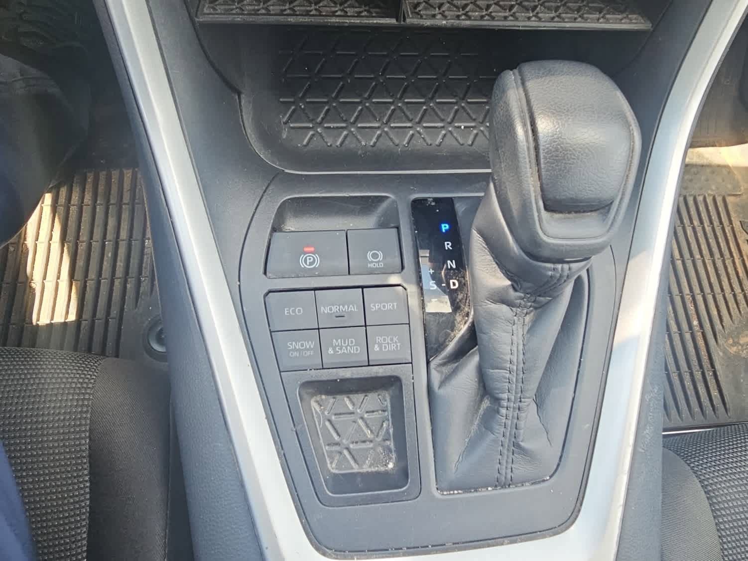Used 2024 Toyota RAV4 LE AWD/4WD image 18