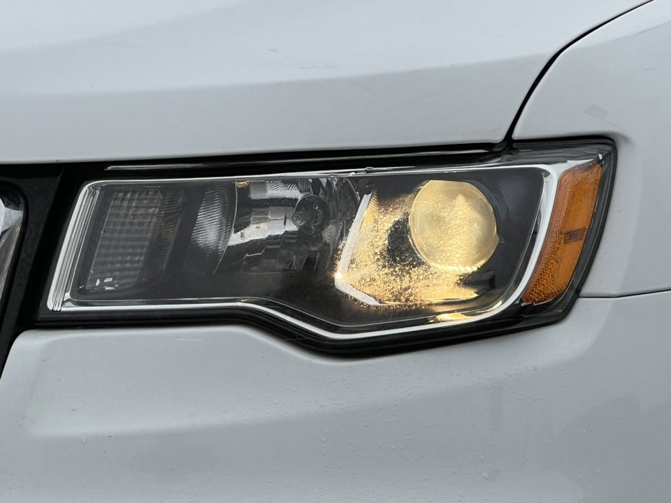 Used 2021 Jeep Grand Cherokee Limited image 43