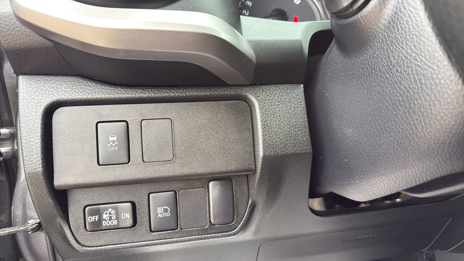 Used 2020 Toyota Tacoma SR5 w/ SR5 Appearance Package (SM) RWD image 17