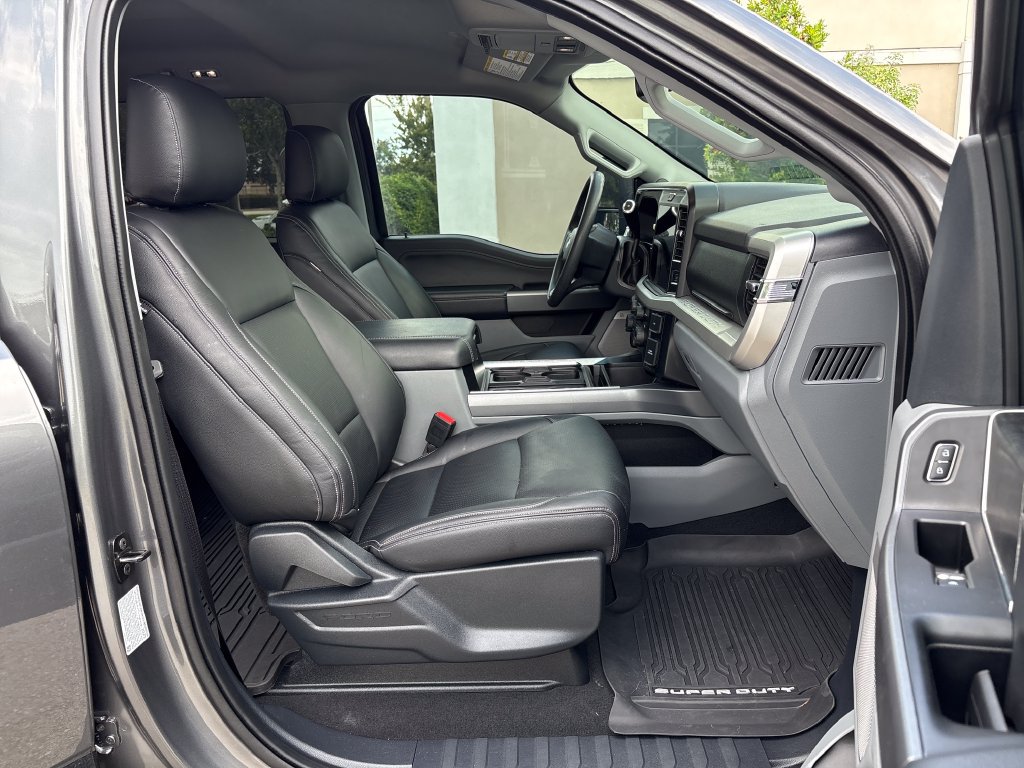Certified 2025 Ford F250 XLT w/ Black Appearance Package AWD/4WD image 7