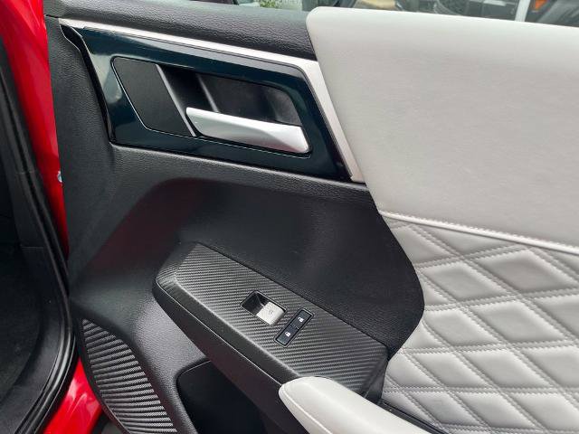 Used 2023 Mitsubishi Outlander AWD image 12