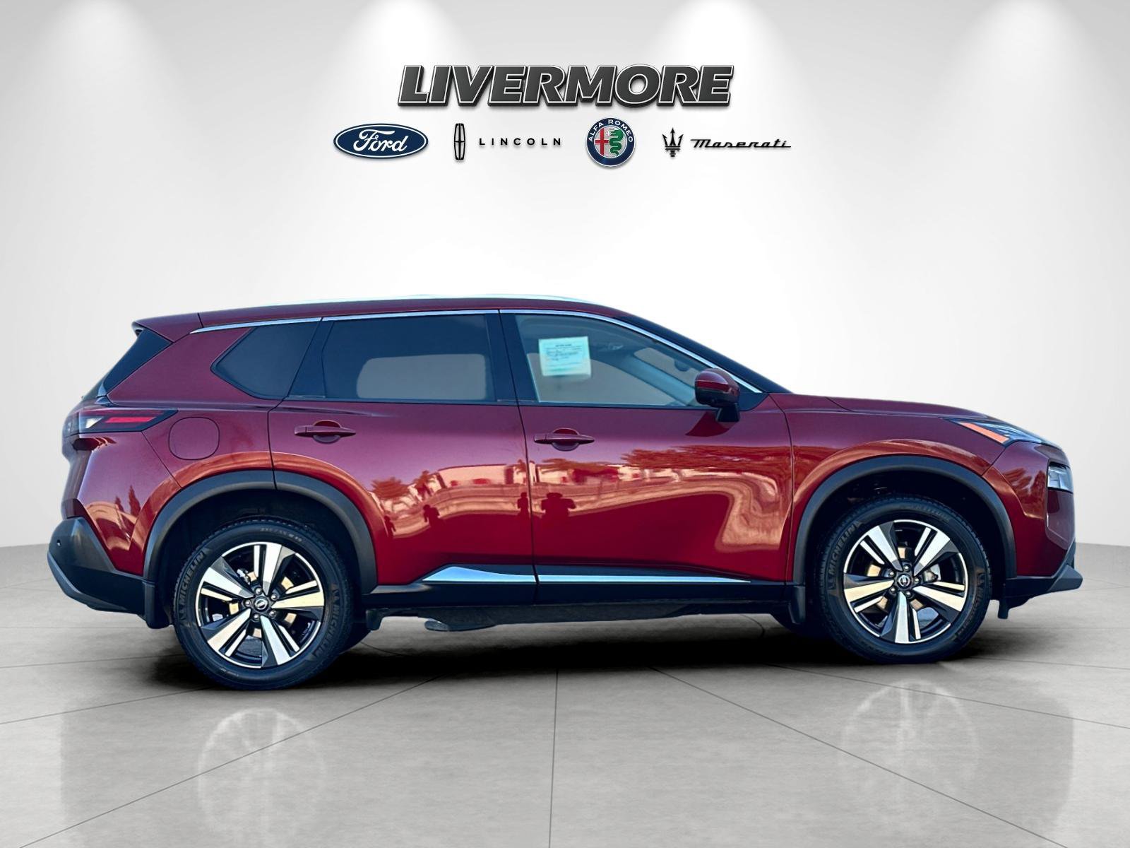 Used 2021 Nissan Rogue SL w/ Premium Package FWD image 2