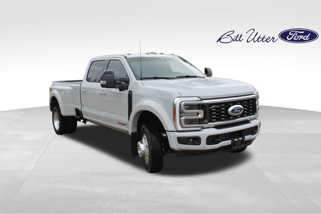 Certified 2025 Ford F450 Platinum w/ FX4 Off-Road Package AWD/4WD image 3