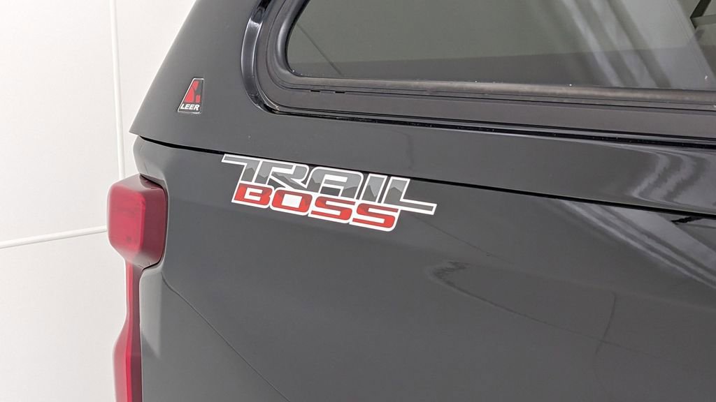 Used 2022 Chevrolet Silverado 1500 LT Trail Boss w/ Convenience Package II image 39