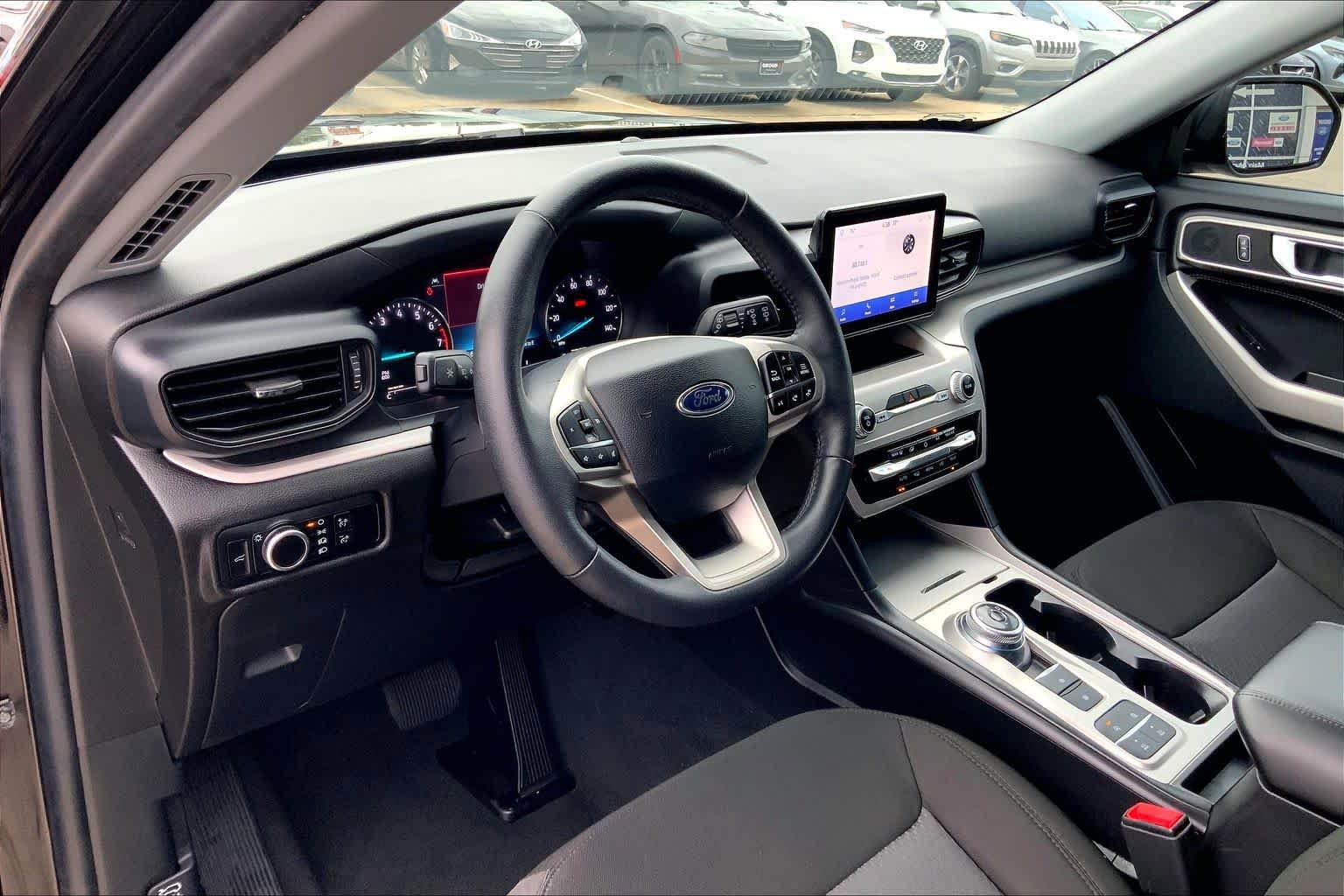 Certified 2024 Ford Explorer XLT RWD image 18