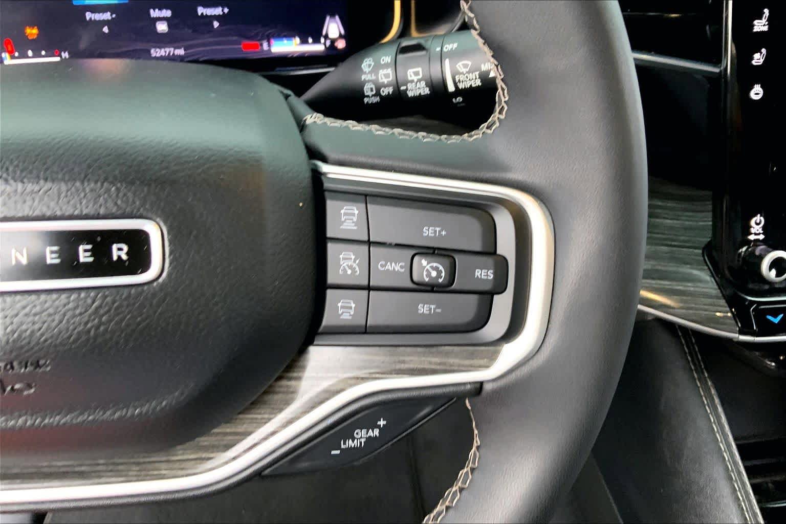 Used 2022 Jeep Wagoneer Series II w/ Rear Seat Video Group 1 RWD image 21