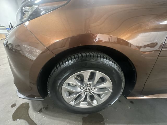 Used 2023 Toyota Sienna XLE FWD image 23