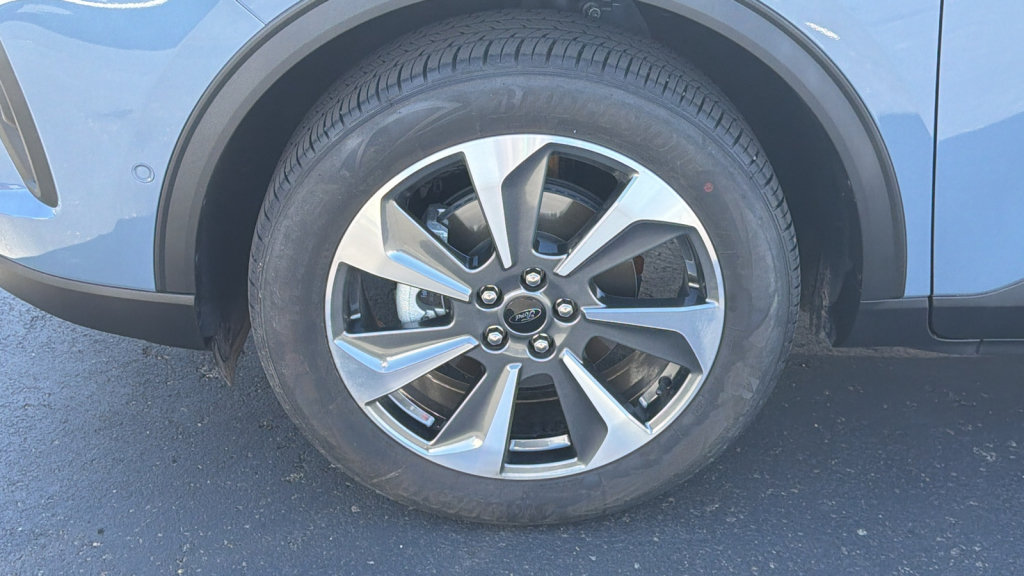 Certified 2024 Ford Escape Platinum w/ Premium Technology Package AWD/4WD image 9
