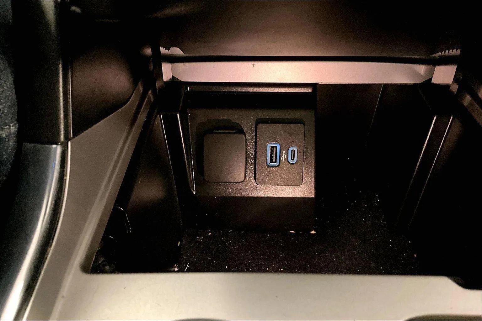 Certified 2021 Ford Explorer XLT w/ Equipment Group 202A image 32