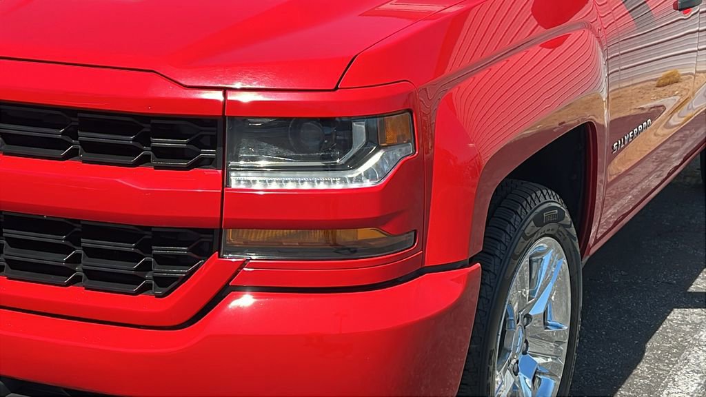 Used 2018 Chevrolet Silverado 1500 Custom w/ Custom Value Package image 5