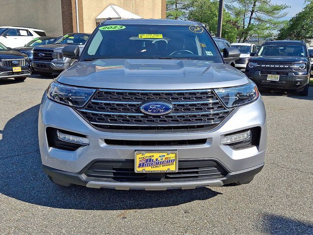 Certified 2023 Ford Explorer XLT w/ Equipment Group 202A AWD/4WD image 3