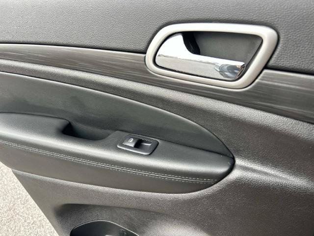 Used 2021 Jeep Grand Cherokee Laredo X AWD/4WD image 17