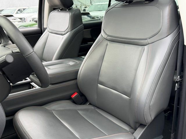 Certified 2025 Ford Expedition Active AWD/4WD image 6