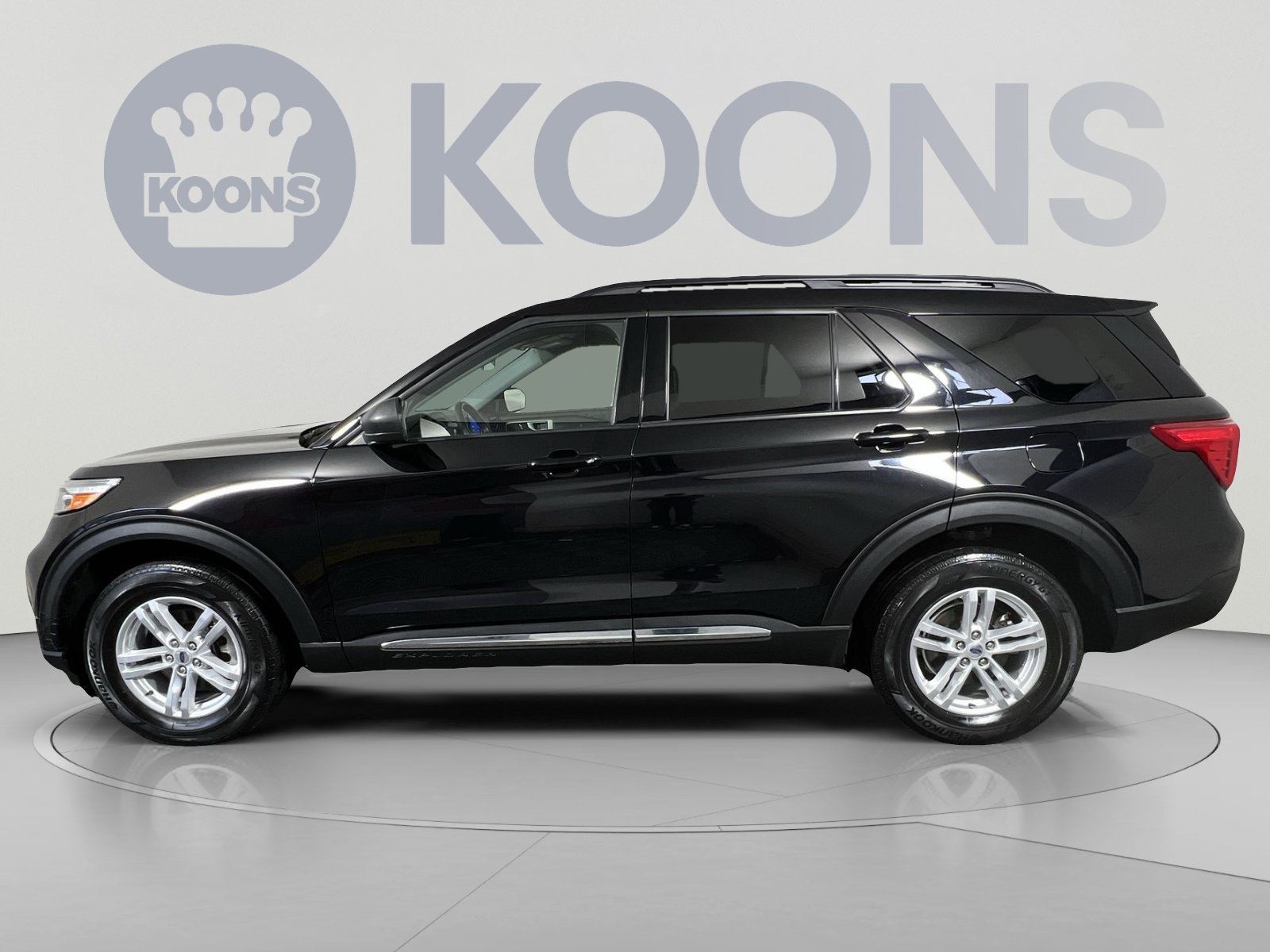 Certified 2023 Ford Explorer XLT w/ Equipment Group 202A AWD/4WD image 1