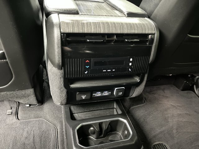 Used 2024 Jeep Wagoneer L Series II AWD/4WD image 13