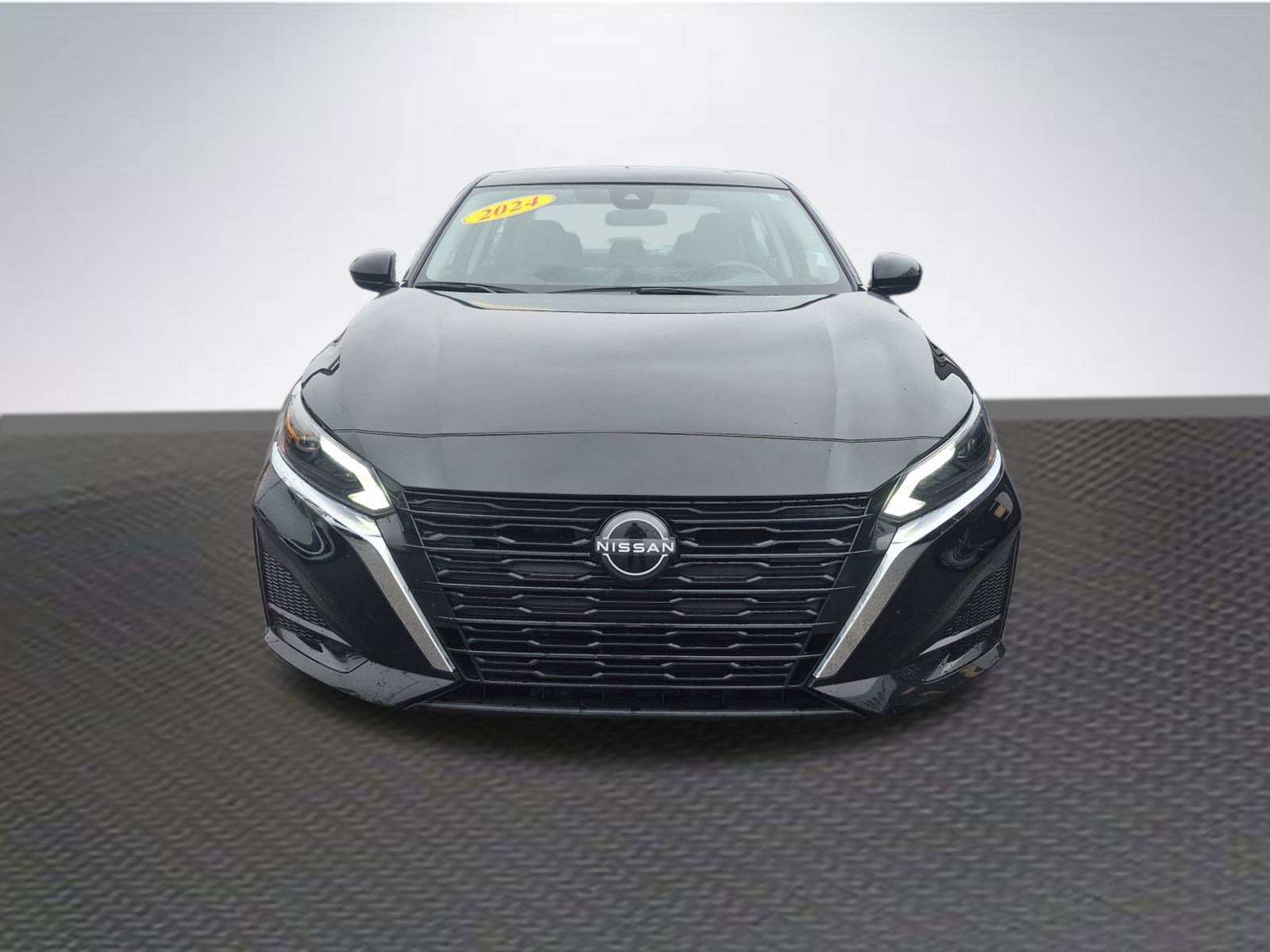 Used 2024 Nissan Altima 2.5 SV w/ SV Premium Package image 3