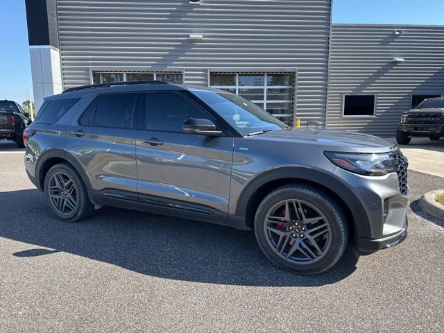 Certified 2026 Ford Explorer ST-Line w/ ST-Line Street Pack RWD image 2