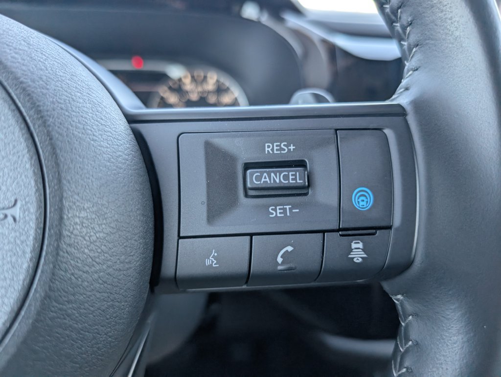 Used 2025 Nissan Pathfinder SV w/ SV Premium Package FWD image 16