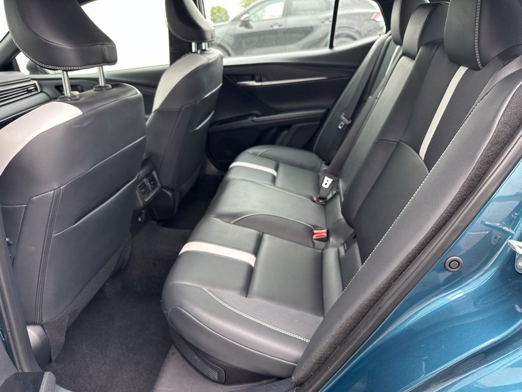 Used 2025 Toyota Camry SE FWD image 18