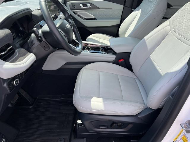 Certified 2025 Ford Explorer Platinum w/ LUX Leather Package AWD/4WD image 23