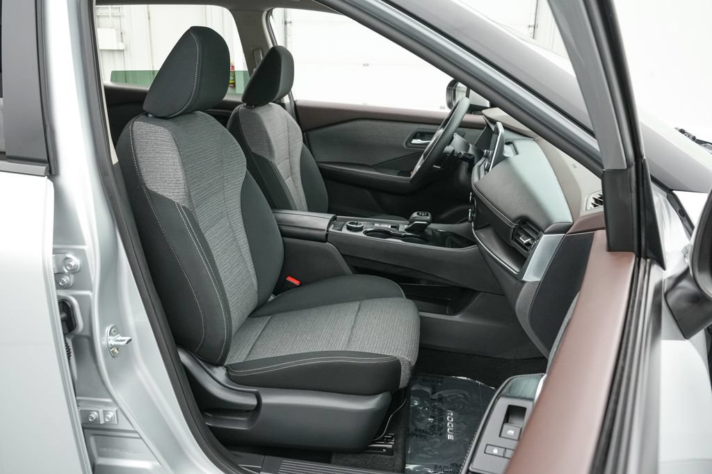 Used 2023 Nissan Rogue SV AWD/4WD image 20
