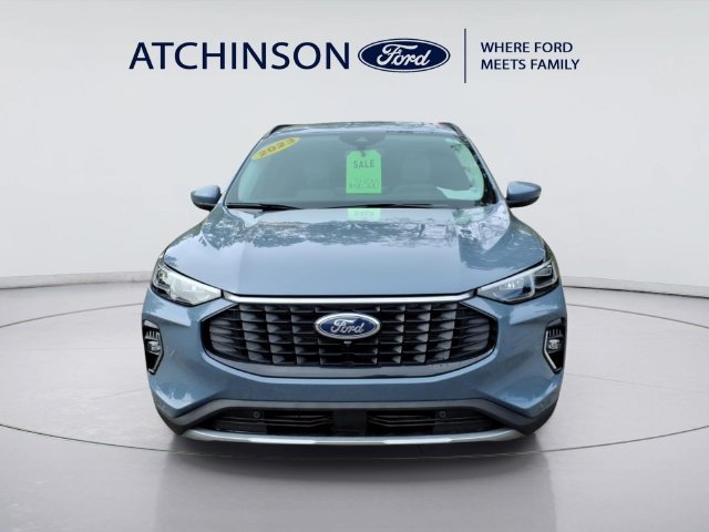 Certified 2023 Ford Escape Platinum w/ Premium Technology Package AWD/4WD image 2