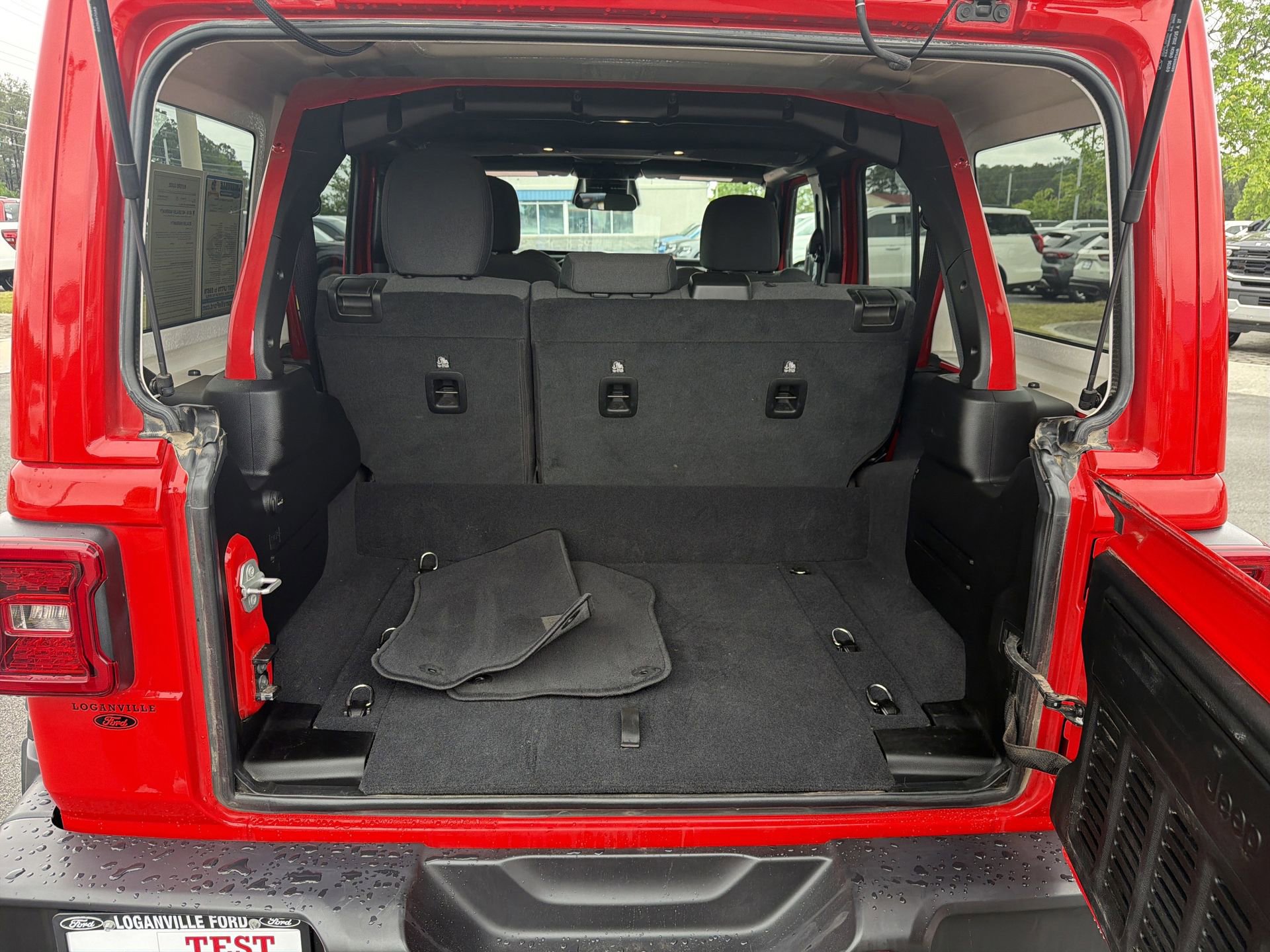 Used 2025 Jeep Wrangler Unlimited Sahara AWD/4WD image 21