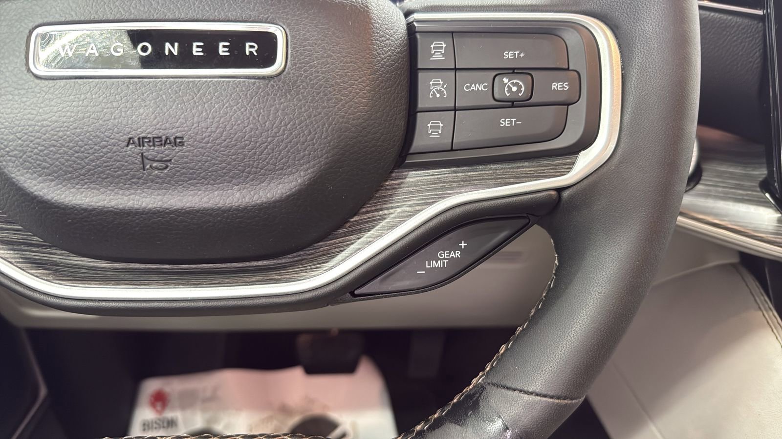 Used 2024 Jeep Wagoneer L Series II RWD image 15