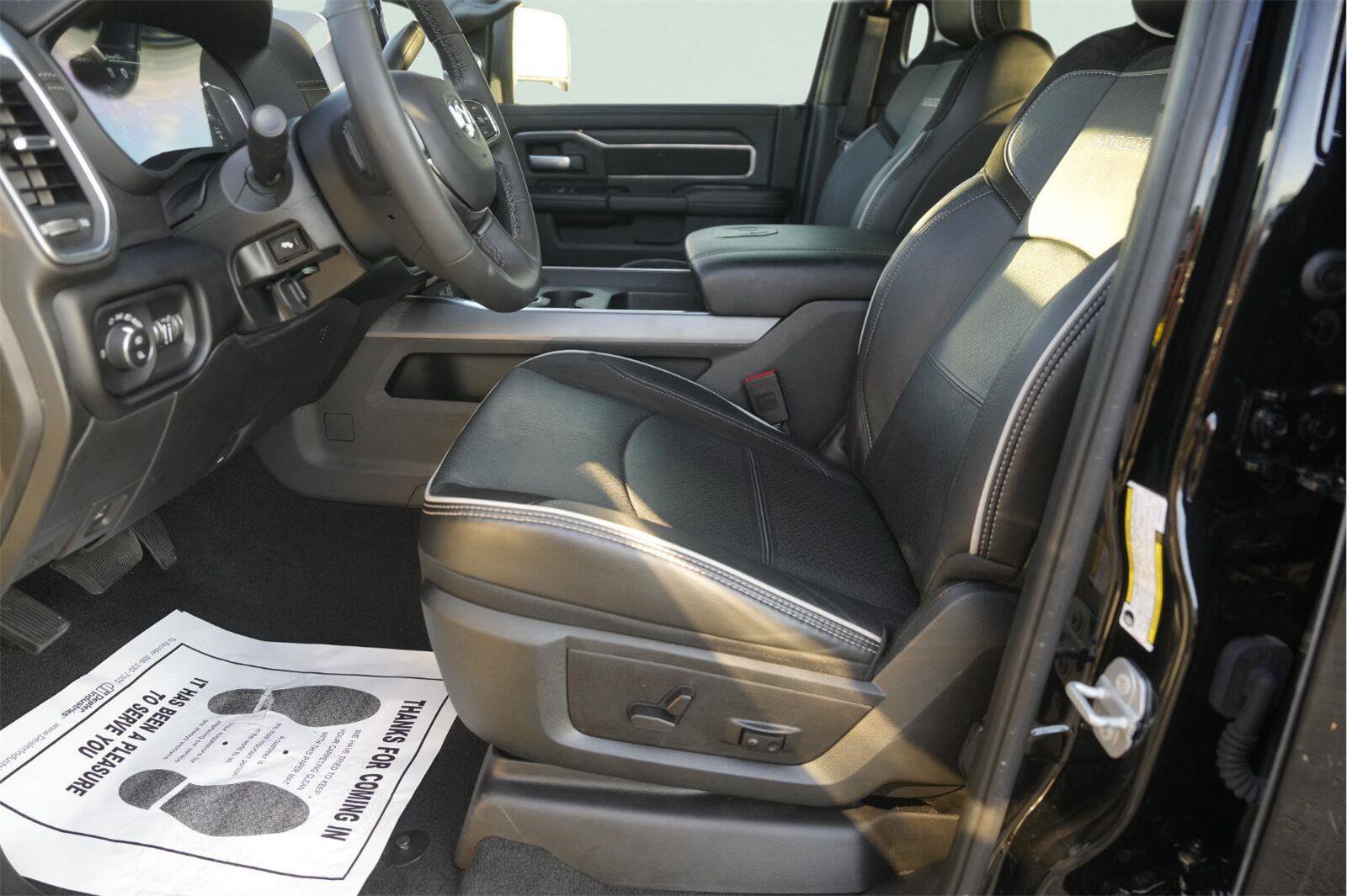 Used 2025 RAM 2500 Laramie AWD/4WD image 9