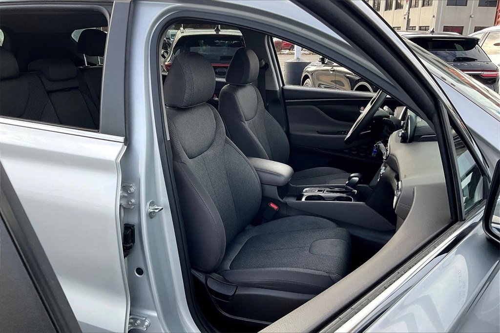 Used 2020 Hyundai Santa Fe SE image 6