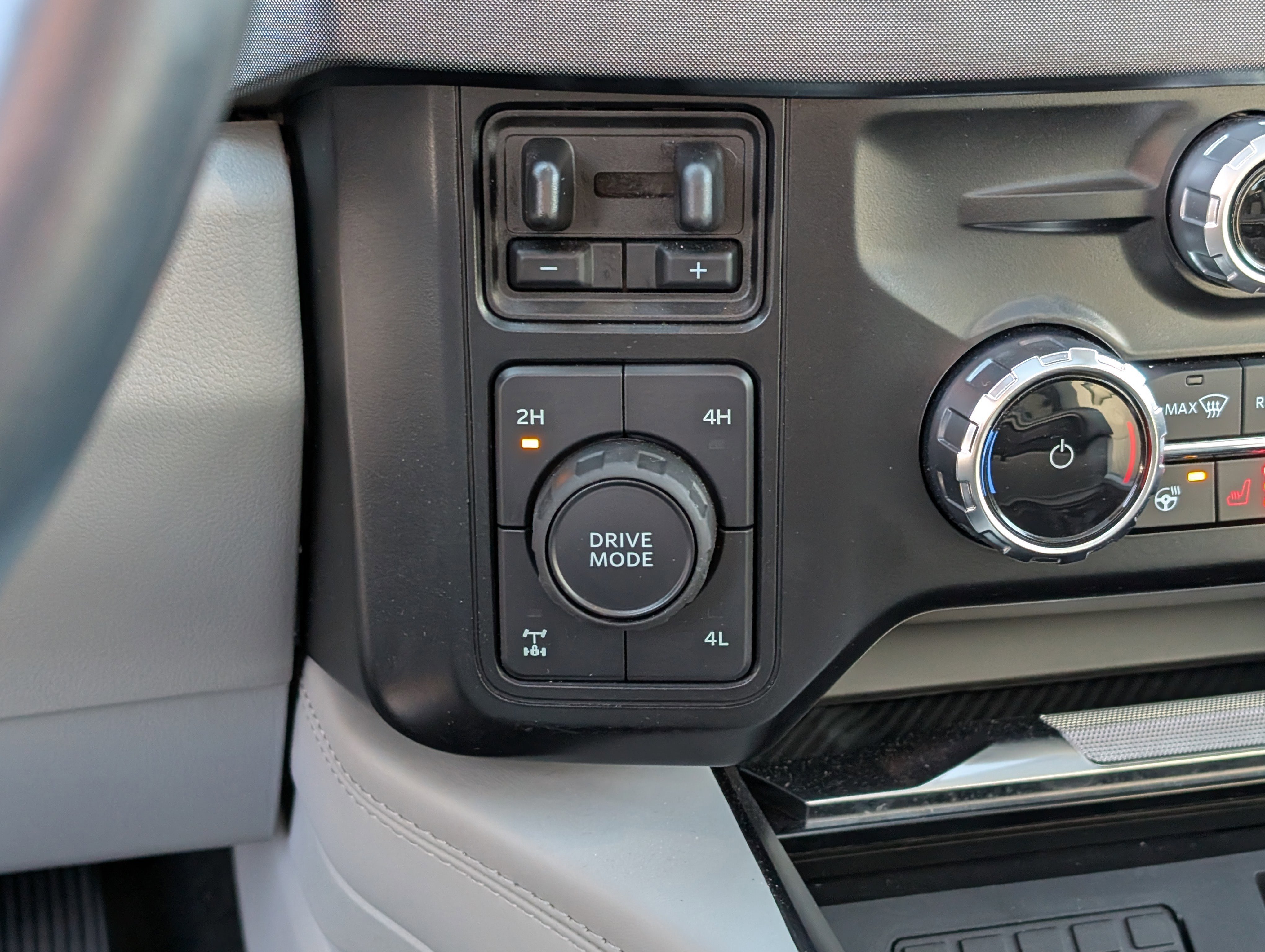 Certified 2024 Ford F250 Limited w/ FX4 Off-Road Package image 36