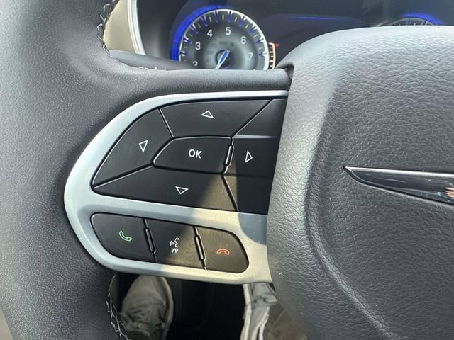 Used 2024 Chrysler Pacifica Touring-L image 29