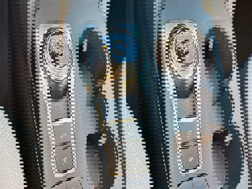 Certified 2021 Ford Escape SE w/ SE Sport Appearance Package image 30