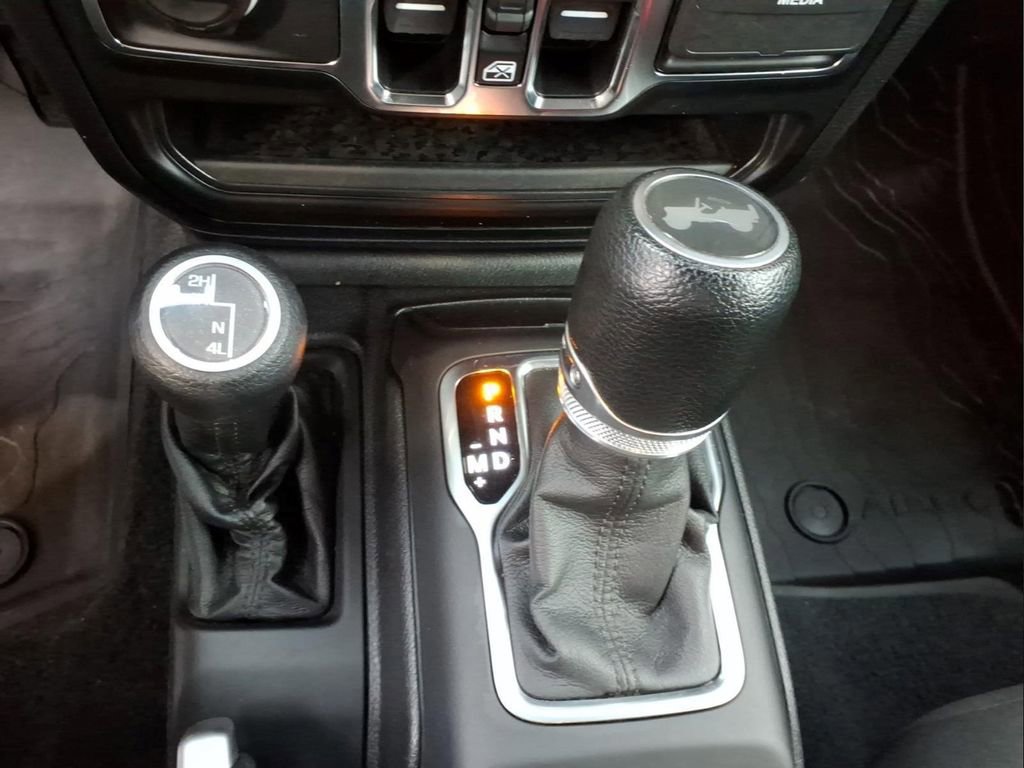 Used 2021 Jeep Wrangler Unlimited Sport AWD/4WD image 11