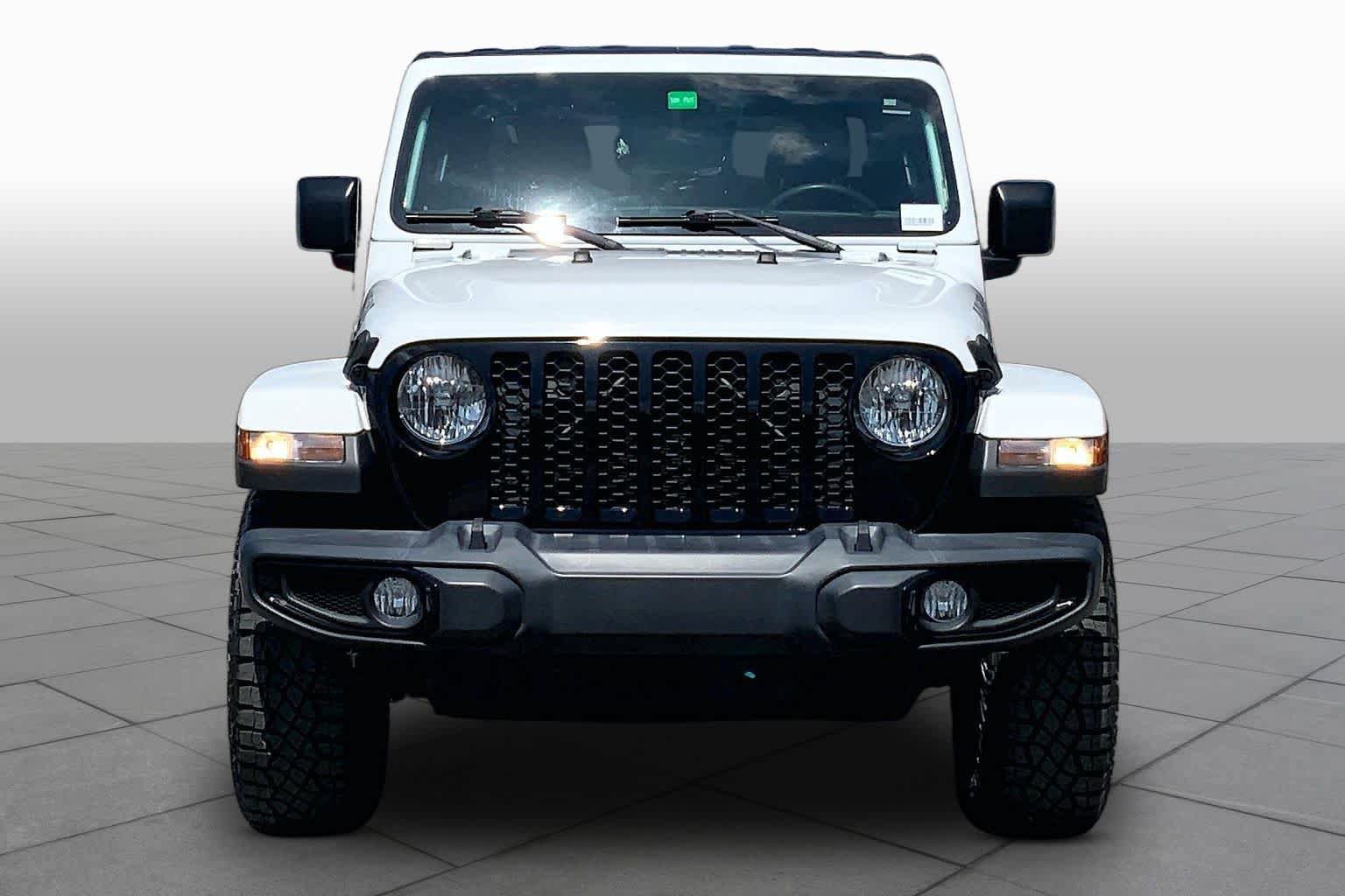 Used 2023 Jeep Gladiator Sport AWD/4WD image 4