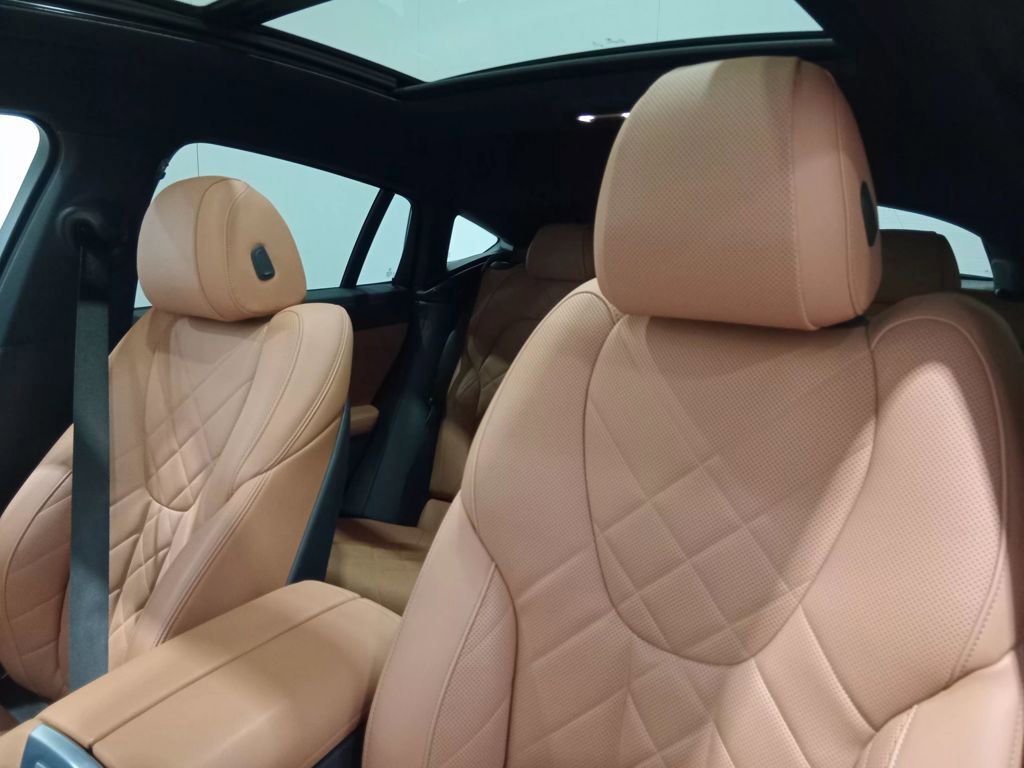 Used 2023 BMW X6 xDrive40i w/ M Sport Package image 16