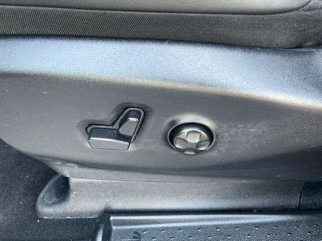 Used 2025 Chrysler Pacifica Limited FWD image 24
